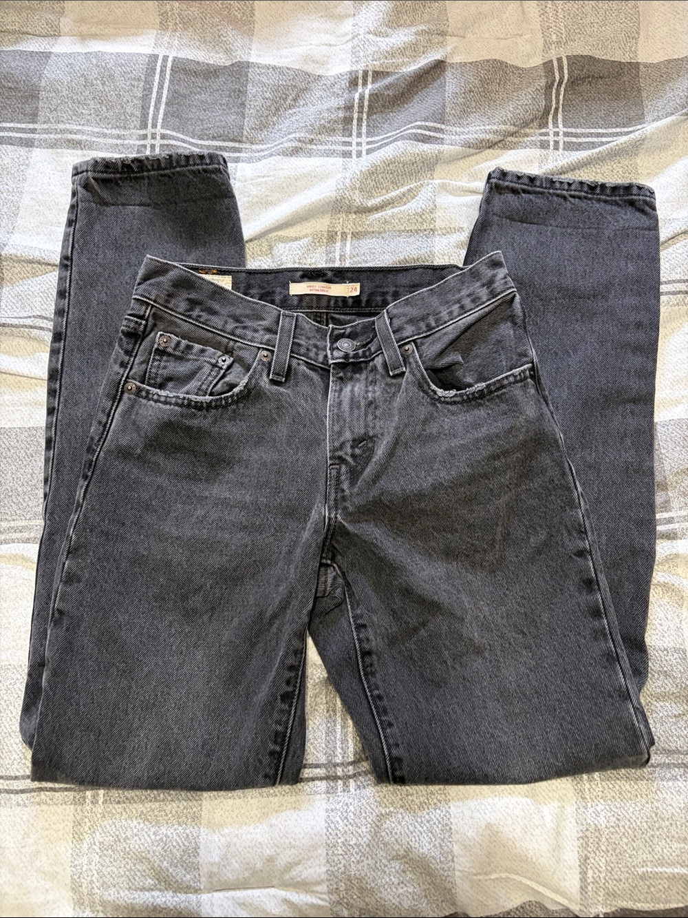 LEVIS MIDDY STRAIGHT JEAN SIZE 24